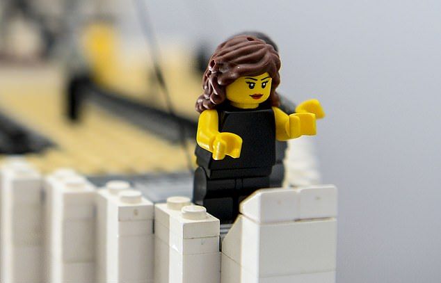 Копия Титаника из Lego, на создание которой у дедули ушло 2 года и 40 000 деталей
