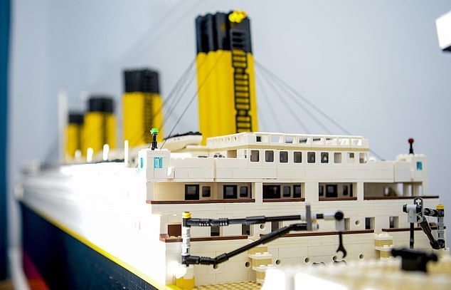 Копия Титаника из Lego, на создание которой у дедули ушло 2 года и 40 000 деталей