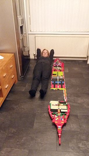 Копия Титаника из Lego, на создание которой у дедули ушло 2 года и 40 000 деталей