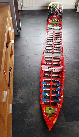 Копия Титаника из Lego, на создание которой у дедули ушло 2 года и 40 000 деталей