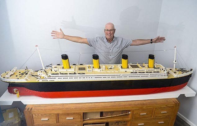 Копия Титаника из Lego, на создание которой у дедули ушло 2 года и 40 000 деталей