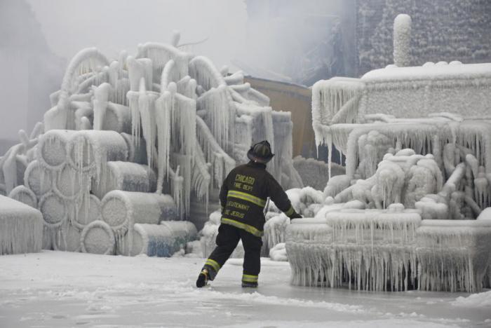 Ледяные скульптуры после пожара в Чикаго