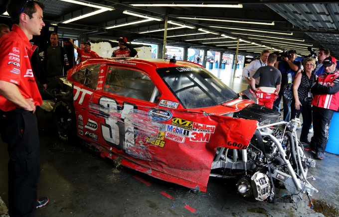 Жестокая авария на гонках NASCAR (14 фото) Жестокая авария на гонках NASCAR (14 фото)