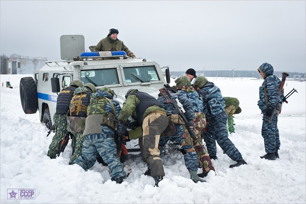 Московский ОМОН: один день на полигоне