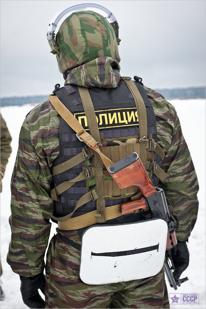 Московский ОМОН: один день на полигоне