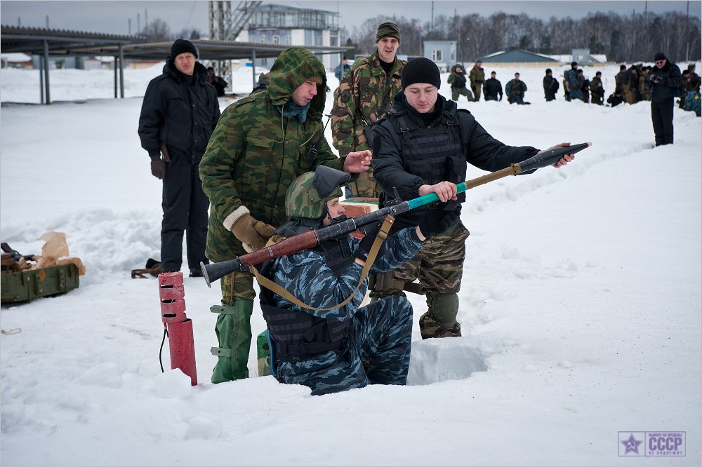 Московский ОМОН: один день на полигоне