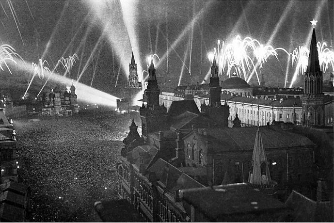Почему Сталин в 1947 году отменил День Победы Почему Сталин в 1947 году отменил День Победы