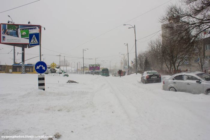 Сильнейший снегопад парализовал Киев на несколько дней (86 фото)