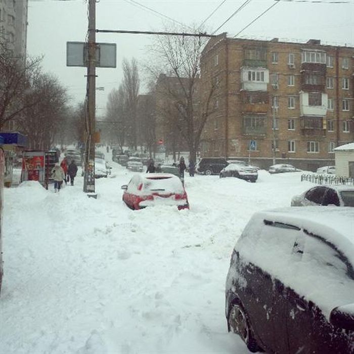 Сильнейший снегопад парализовал Киев на несколько дней (86 фото)