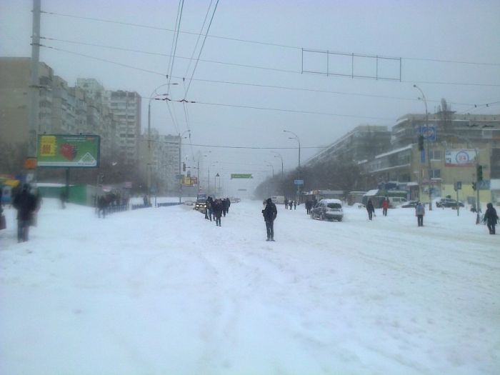 Сильнейший снегопад парализовал Киев на несколько дней (86 фото)