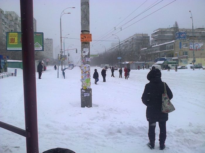 Сильнейший снегопад парализовал Киев на несколько дней (86 фото)