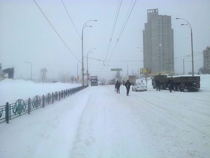 Сильнейший снегопад парализовал Киев на несколько дней (86 фото)