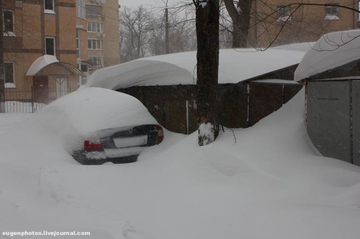 Сильнейший снегопад парализовал Киев на несколько дней (86 фото)