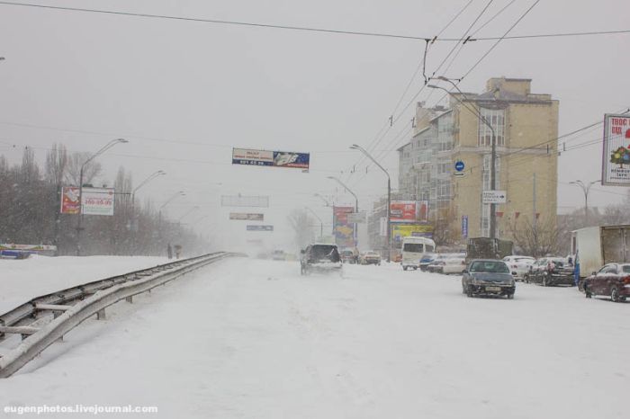Сильнейший снегопад парализовал Киев на несколько дней (86 фото)