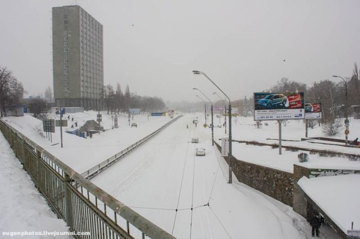 Сильнейший снегопад парализовал Киев на несколько дней (86 фото)