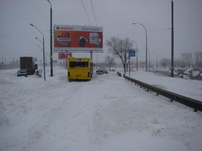 Сильнейший снегопад парализовал Киев на несколько дней (86 фото)