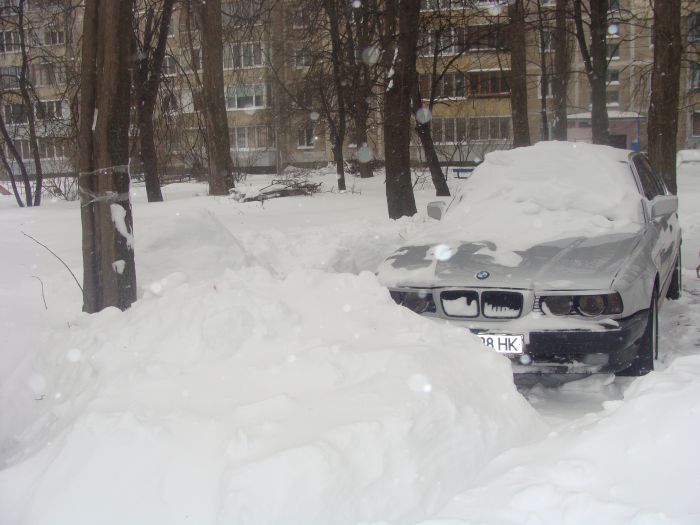 Сильнейший снегопад парализовал Киев на несколько дней (86 фото)