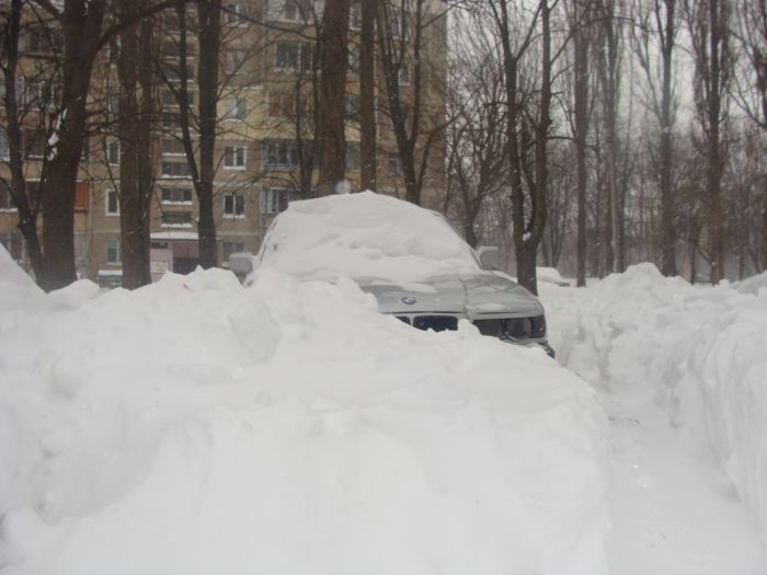 Сильнейший снегопад парализовал Киев на несколько дней (86 фото)