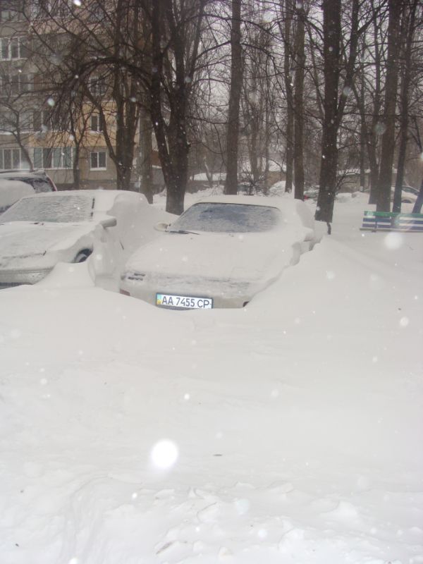 Сильнейший снегопад парализовал Киев на несколько дней (86 фото)