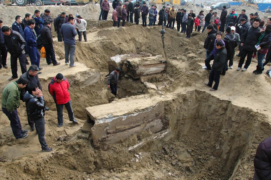 700-летнюю мумию раскопали китайские дорожники