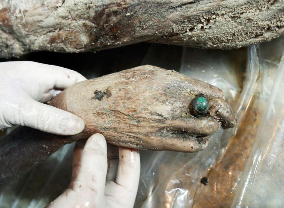 700-летнюю мумию раскопали китайские дорожники