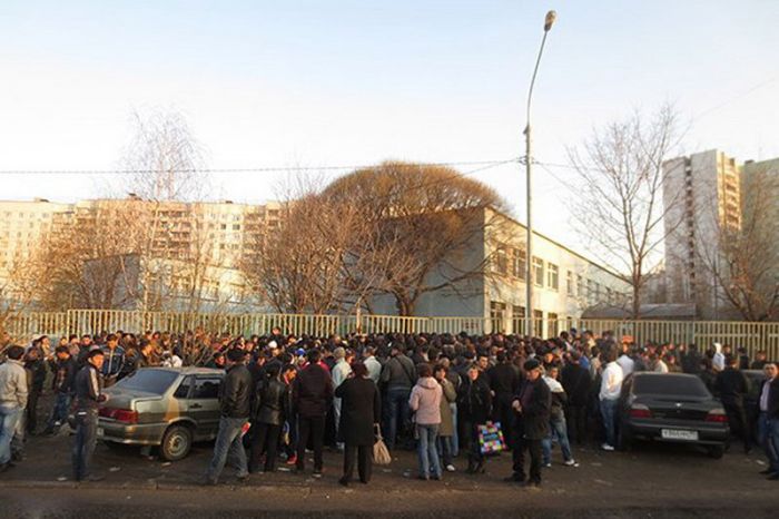 Как иностранцы получают разрешение на работу в Москве (14 фото)