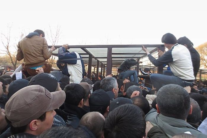 Как иностранцы получают разрешение на работу в Москве (14 фото)