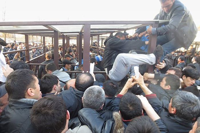 Как иностранцы получают разрешение на работу в Москве (14 фото)