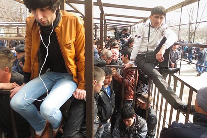 Как иностранцы получают разрешение на работу в Москве (14 фото)