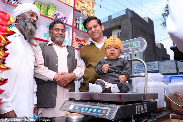 Жизнь 21-летнего юноши в теле младенца