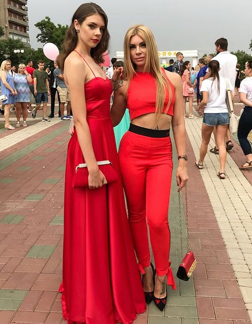 Выпускницы 2018 года в шикарных нарядах