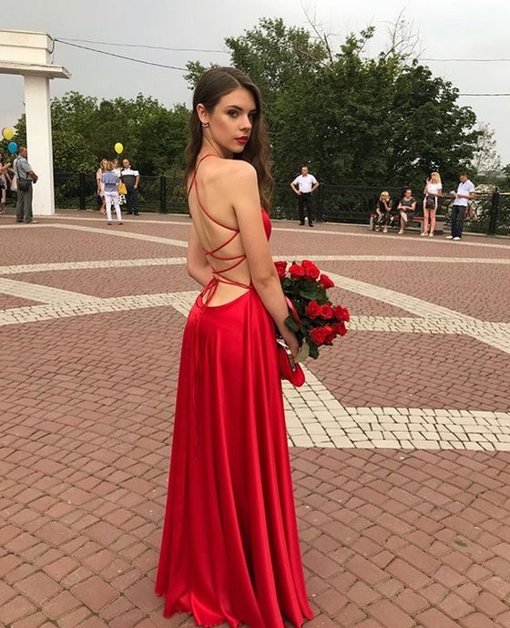 Выпускницы 2018 года в шикарных нарядах
