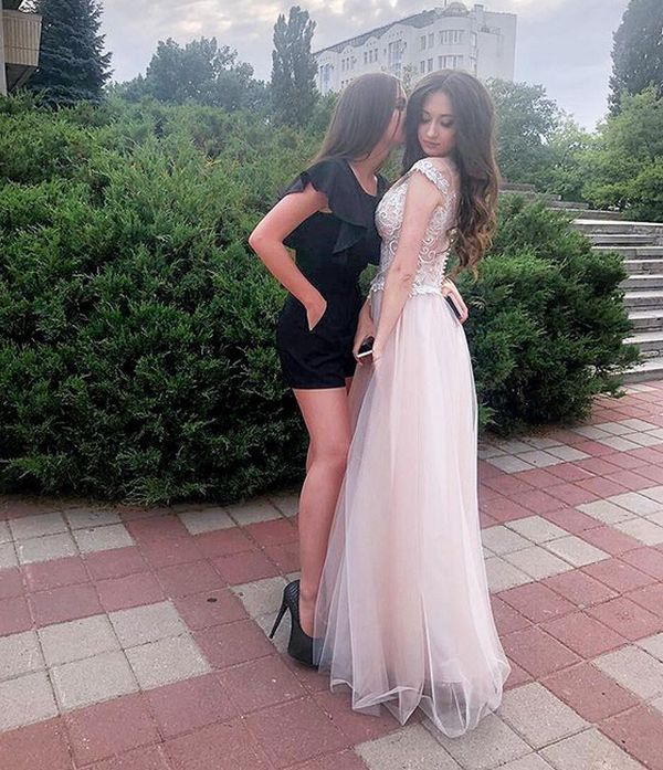 Выпускницы 2018 года в шикарных нарядах
