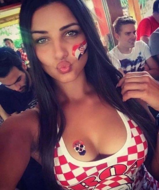 Симпатичные девушки на ЧМ по футболу 2018