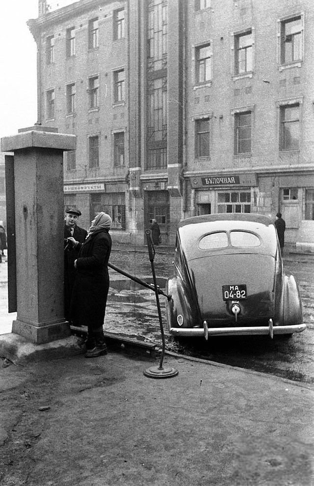 Бензоколонки в СССР – история в фотографиях