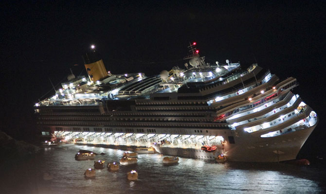 Последнее путешествие лайнера Costa Concordia (29 фото)
