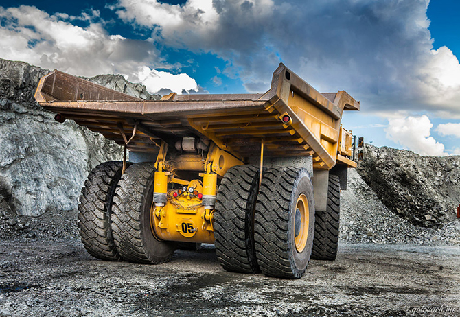 Механические монстры: самосвал Komatsu