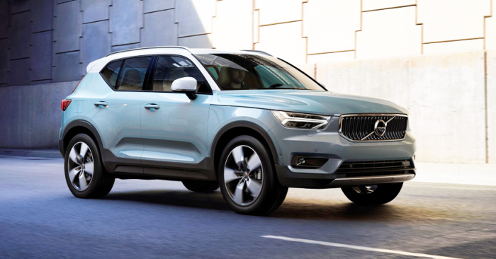 Компактный внедорожник Volvo со стеклянной крышей