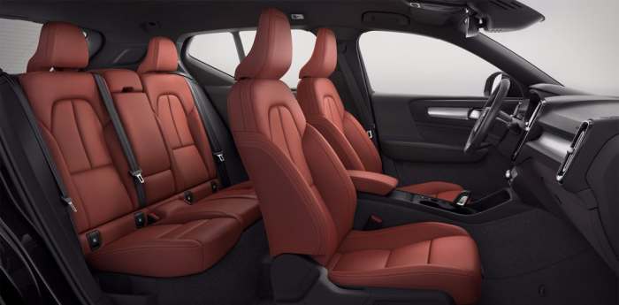 Компактный внедорожник Volvo со стеклянной крышей