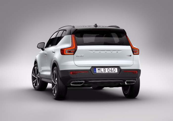 Компактный внедорожник Volvo со стеклянной крышей