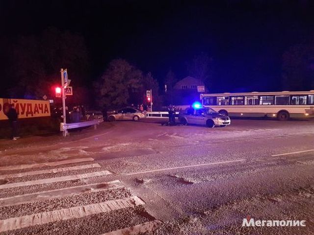 В Ленинградской области автомобиль с трупом в багажнике попал в массовое ДТП