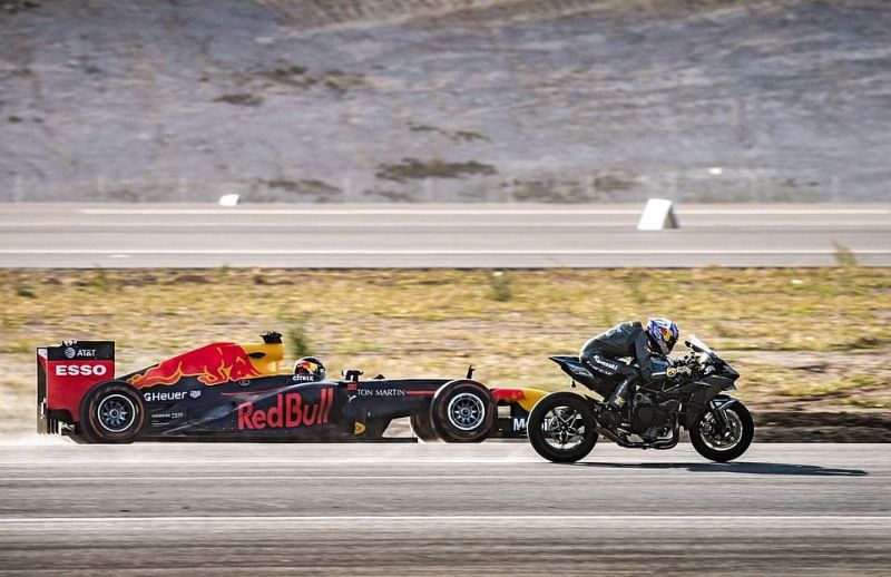 Два самолета, суперкары, байк и авто F1 соревновались, кто быстрее преодолеет 400 метров