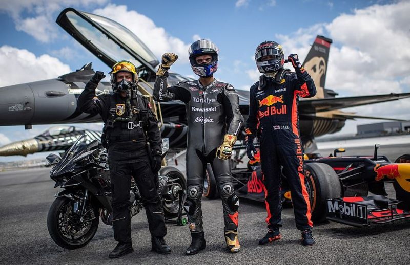 Два самолета, суперкары, байк и авто F1 соревновались, кто быстрее преодолеет 400 метров