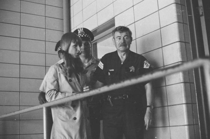 Сбор подписей топлесс в 1971-году в Нью Йорке