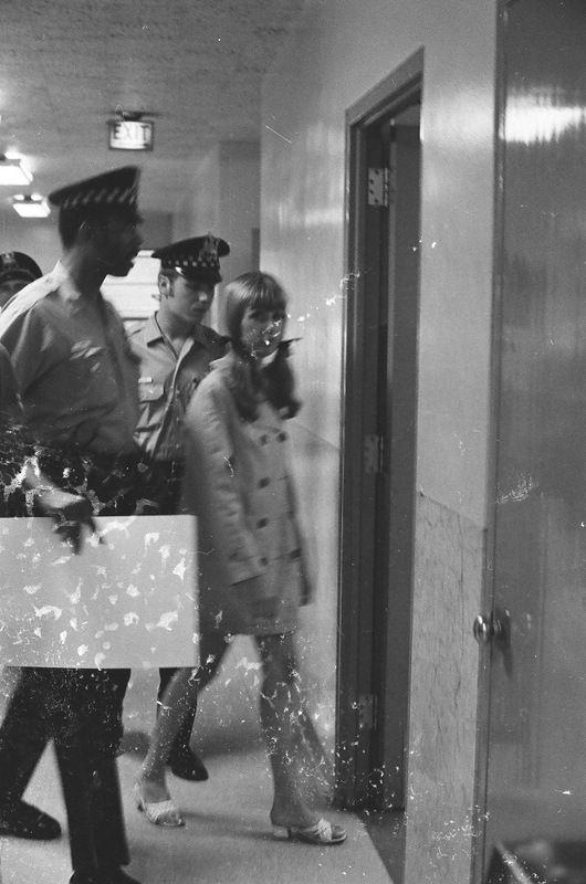 Сбор подписей топлесс в 1971-году в Нью Йорке