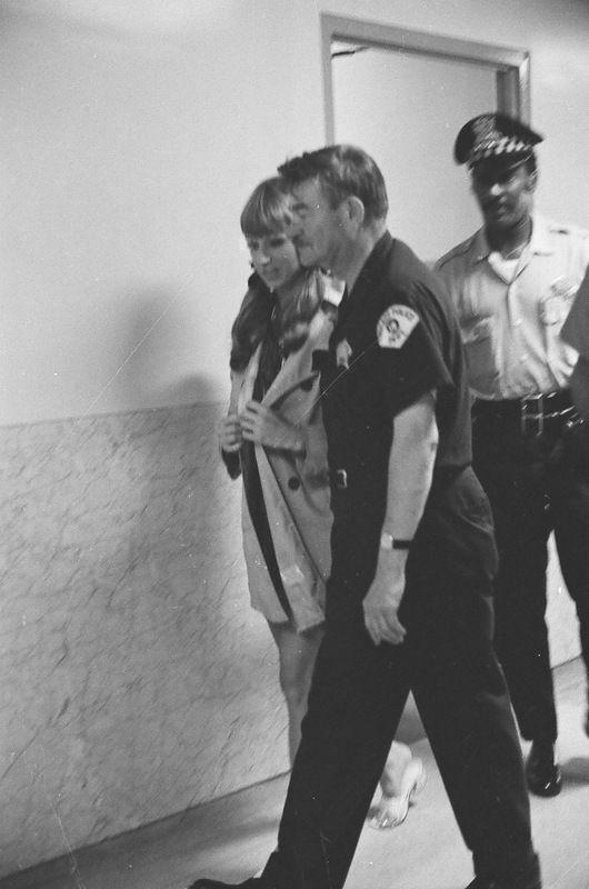 Сбор подписей топлесс в 1971-году в Нью Йорке