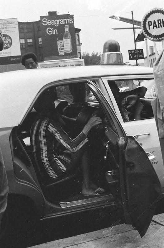 Сбор подписей топлесс в 1971-году в Нью Йорке