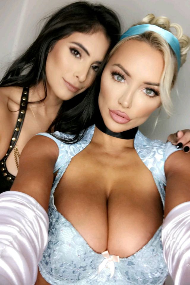 Модель Линдси Пелас на вечеринке журнала Maxim