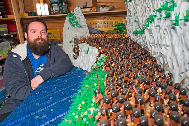Фанат Lego занял фигурками пять сараев
