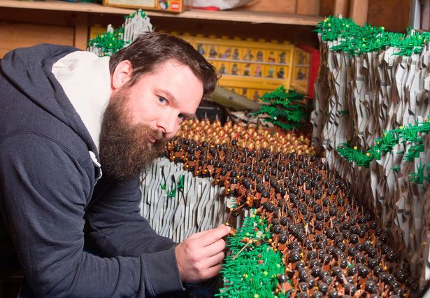 Фанат Lego занял фигурками пять сараев